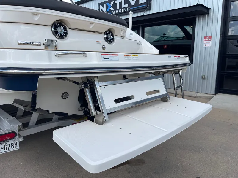 Slide: The Image of Sea Ray SLX 280 2020 - 10