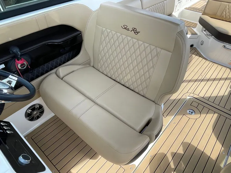 Slide: The Image of Sea Ray SLX 280 2020 - 21