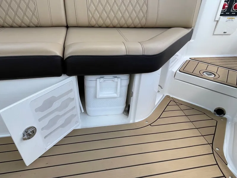 Slide: The Image of Sea Ray SLX 280 2020 - 24