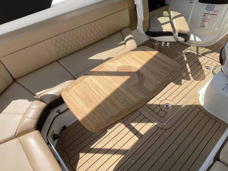 Slide: The Image of Sea Ray SLX 280 2020 - 29