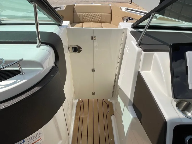 Slide: The Image of Sea Ray SLX 280 2020 - 39