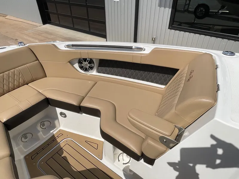 Slide: The Image of Sea Ray SLX 280 2020 - 43