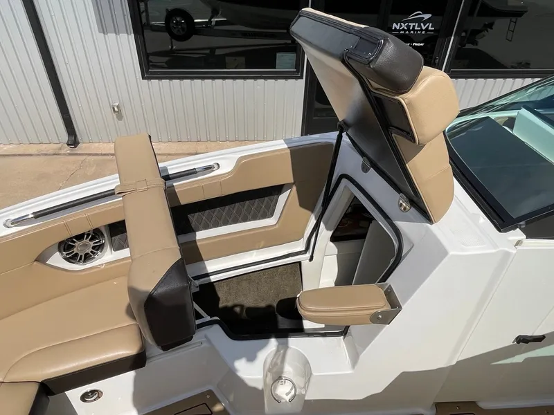 Slide: The Image of Sea Ray SLX 280 2020 - 44