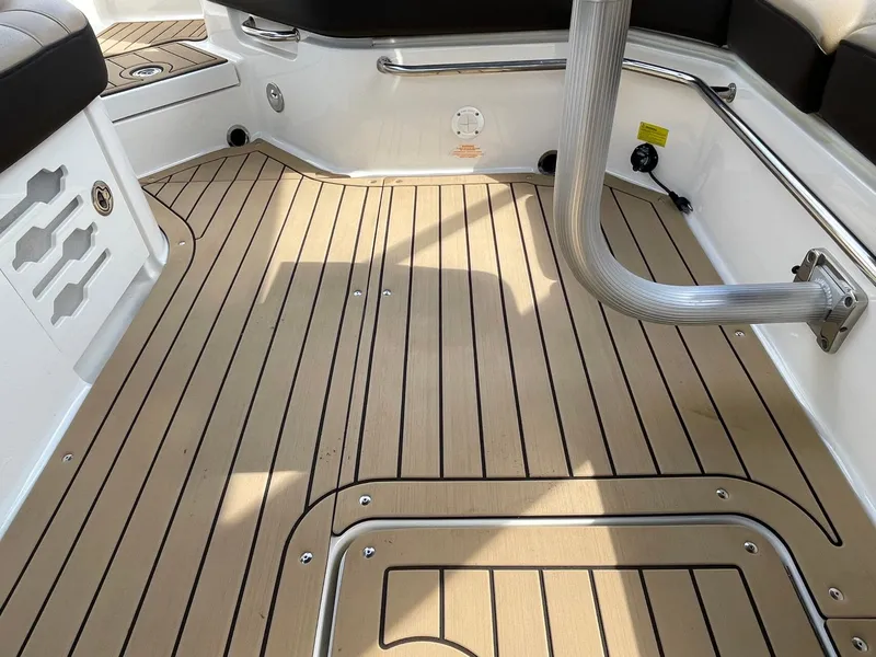 Slide: The Image of Sea Ray SLX 280 2020 - 53