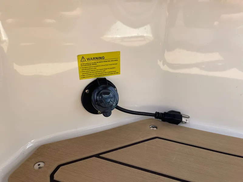 Slide: The Image of Sea Ray SLX 280 2020 - 54