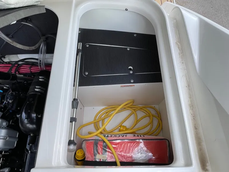 Slide: The Image of Sea Ray SLX 280 2020 - 56