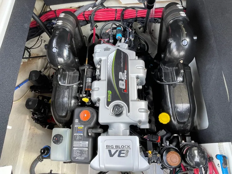 Slide: The Image of Sea Ray SLX 280 2020 - 57