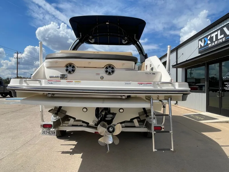 Slide: The Image of Sea Ray SLX 280 2020 - 8