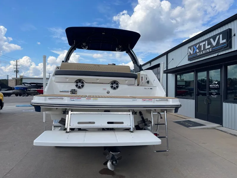 Slide: The Image of Sea Ray SLX 280 2020 - 9