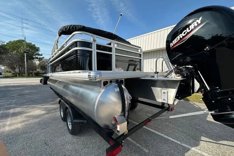 Slide: The Image of 2026 Sun Tracker Fishin' Barge 22 DLX pontoon boat with Mercury engine on trailer. - 69