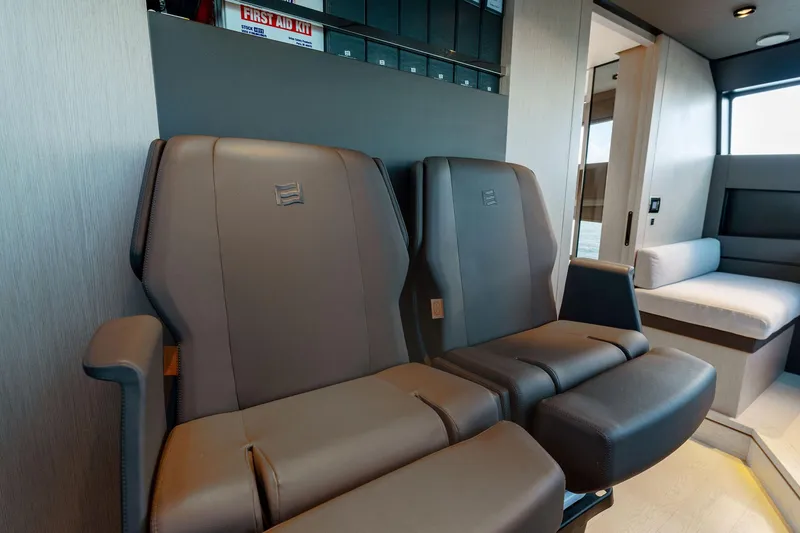 Slide: The Image of Ferretti 780 2023 - 52