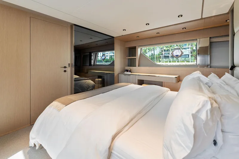 Slide: The Image of Ferretti 780 2023 - 65