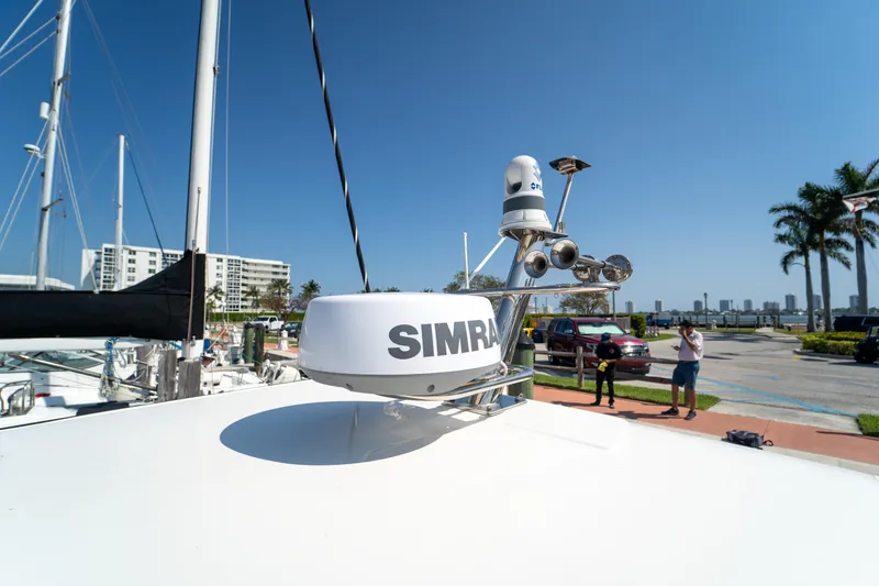 Slide: The Image of Simrad radar on Nimbus T11 yacht, 2022 model, in sunny harbor setting. - 36