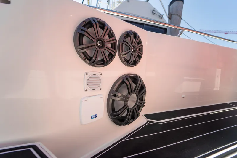 Slide: The Image of Speakers on Nimbus T11 boat, model 2022. - 20