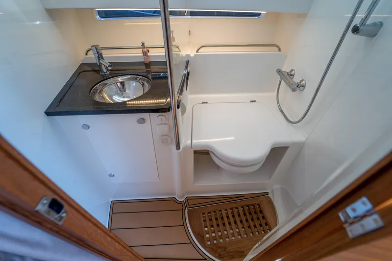 Slide: The Image of Luxurious bathroom on Nimbus T11 yacht, 2022 model. - 40