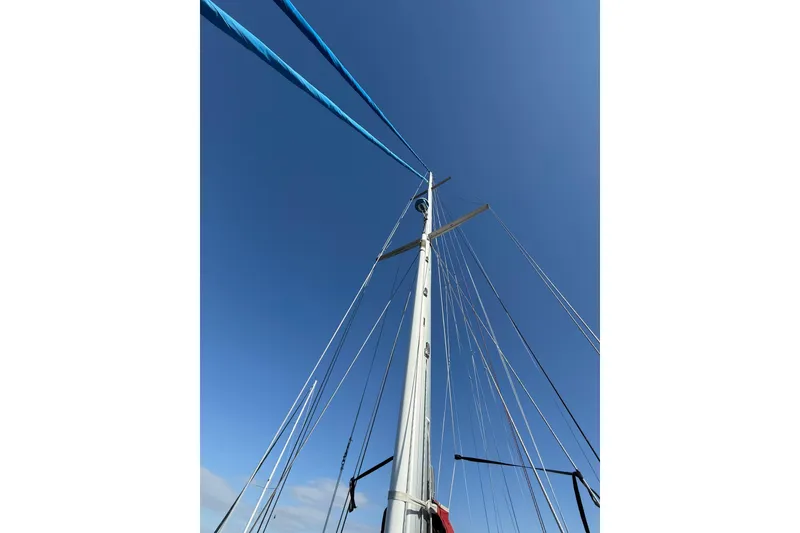 Slide: The Image of Mast of Boreal 47 sailboat against clear blue sky, 2017 model. - 11