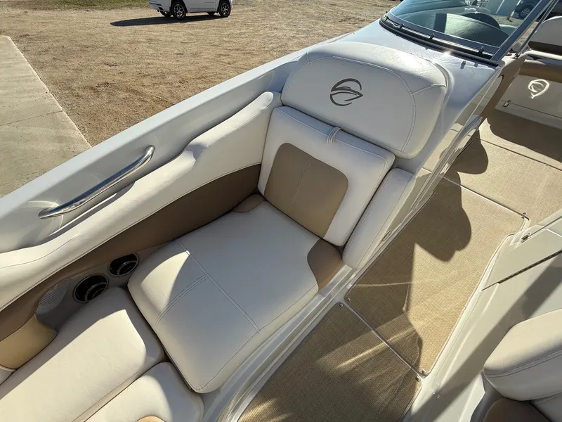 Slide: The Image of Crownline Boats Eclipse E4 2013 - 10