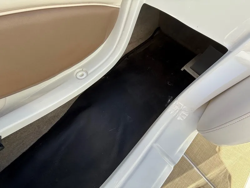 Slide: The Image of Crownline Boats Eclipse E4 2013 - 12