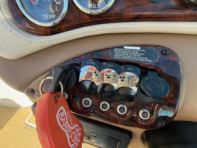 Slide: The Image of Crownline Boats Eclipse E4 2013 - 18