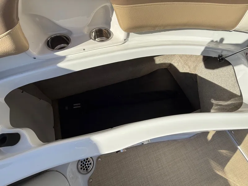 Slide: The Image of Crownline Boats Eclipse E4 2013 - 25