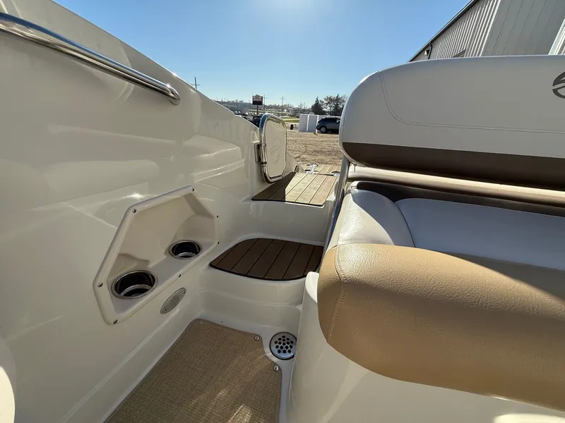 Slide: The Image of Crownline Boats Eclipse E4 2013 - 31
