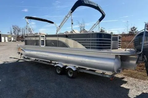 The Image of 2016 Bennington 2375 GCW pontoon boat on trailer, blue sky background. - 1