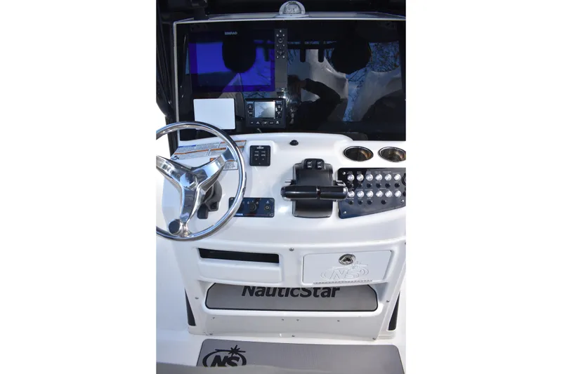 Slide: The Image of 2022 NauticStar 2602 Legacy with Yamaha outboard motor, side view. - 6