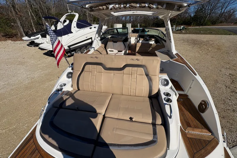 Slide: The Image of 2016 Sea Ray 350 SLX boat controls with joystick and throttle levers. - 29
