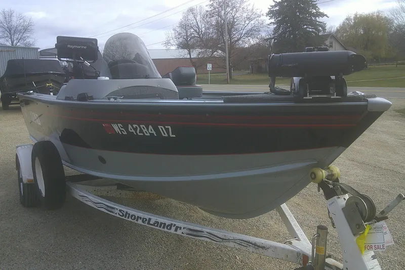 Slide: The Image of 1997 Lund 1660 Pro-V boat on trailer, for sale, with Raymarine equipment. - 23