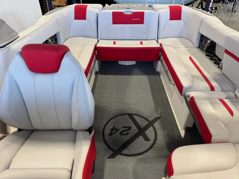 Slide: The Image of MasterCraft X24 2021 - 21