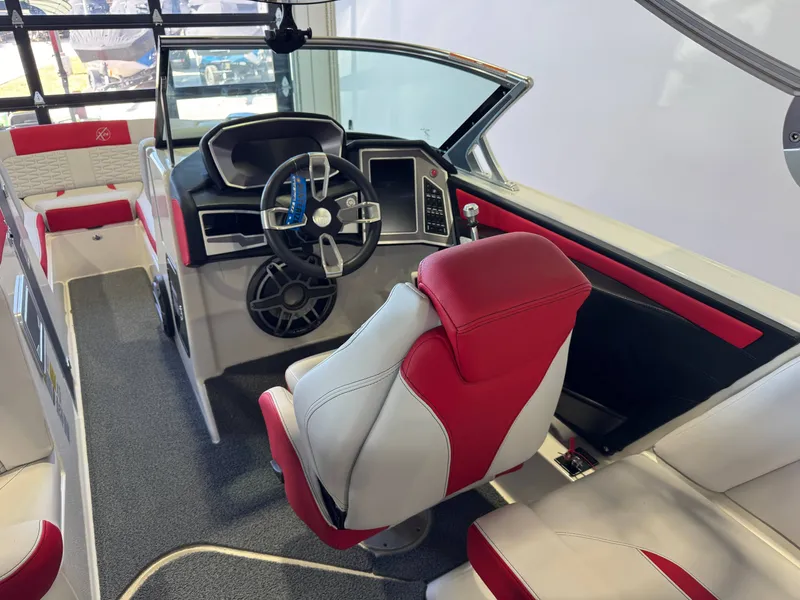 Slide: The Image of MasterCraft X24 2021 - 23