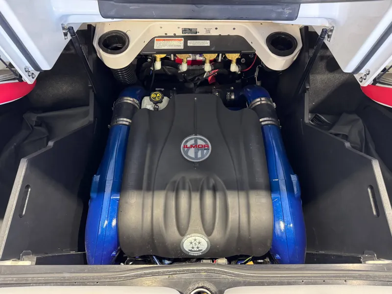 Slide: The Image of MasterCraft X24 2021 - 26