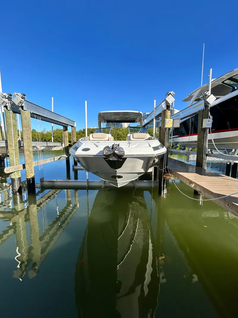 Slide: The Image of Crownline Boats E29XS 2017 - 1