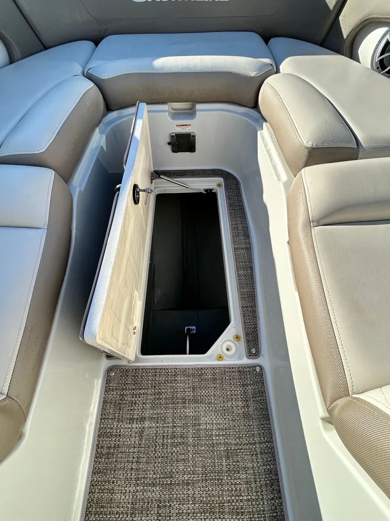 Slide: The Image of Crownline Boats E29XS 2017 - 11