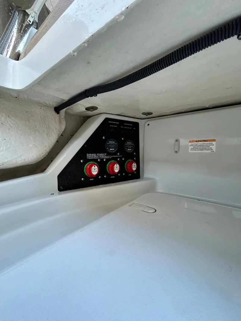 Slide: The Image of Crownline Boats E29XS 2017 - 14