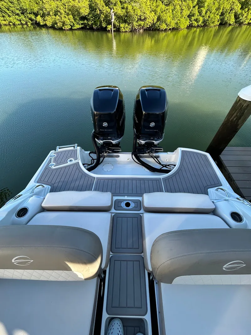 Slide: The Image of Crownline Boats E29XS 2017 - 15