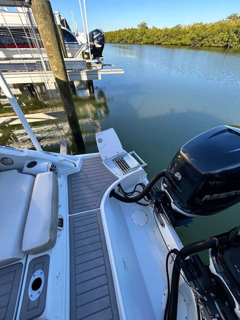 Slide: The Image of Crownline Boats E29XS 2017 - 17