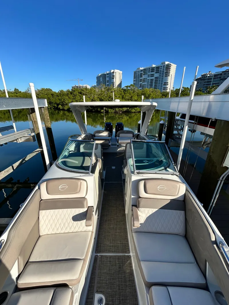 Slide: The Image of Crownline Boats E29XS 2017 - 3