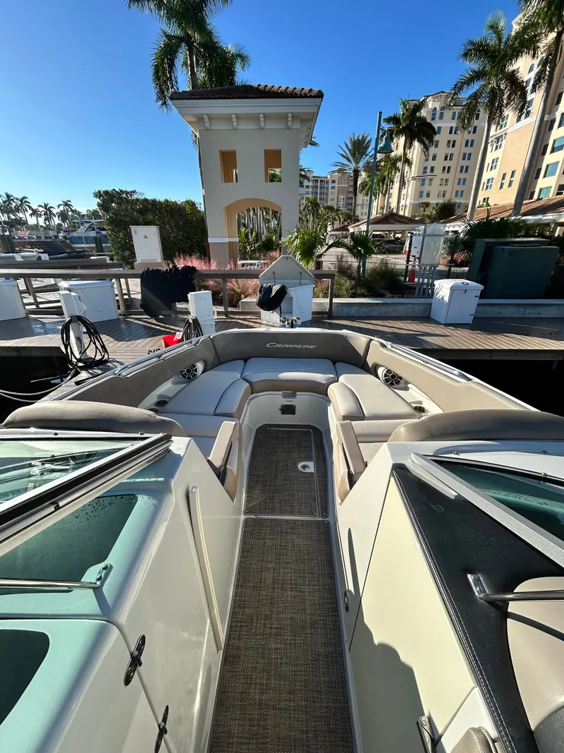 Slide: The Image of Crownline Boats E29XS 2017 - 4