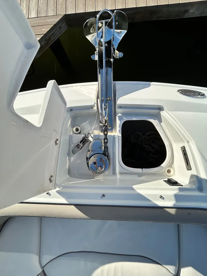 Slide: The Image of Crownline Boats E29XS 2017 - 5
