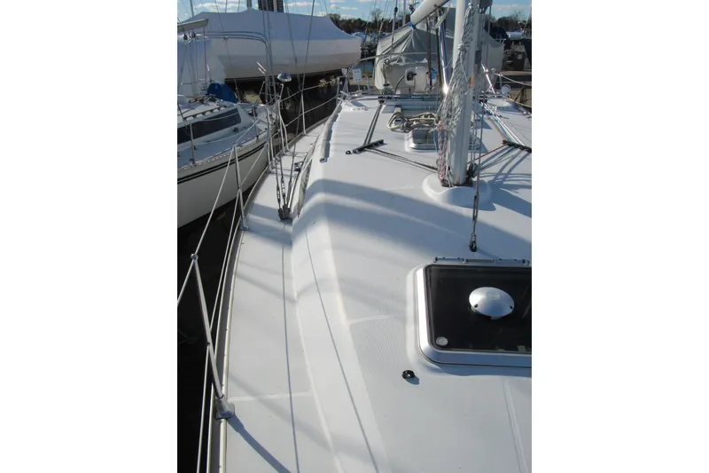 Slide: The Image of 2004 Jeanneau Sun Odyssey 37 sailboat deck with rigging and hatches. - 30
