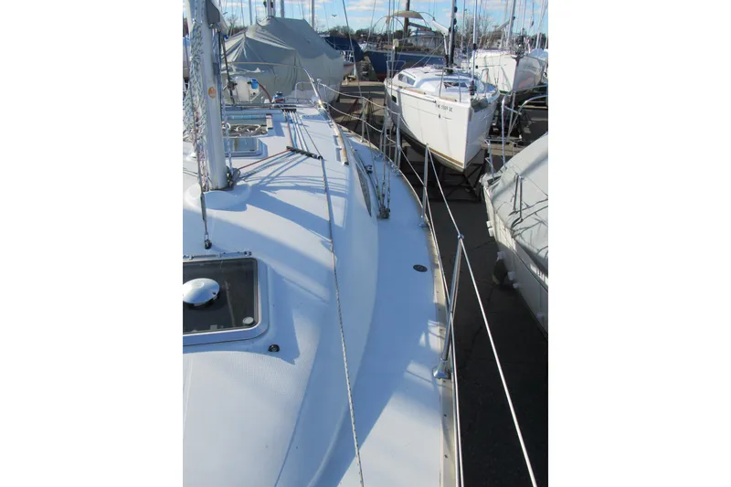 Slide: The Image of 2004 Jeanneau Sun Odyssey 37 sailboat deck view at marina. - 31