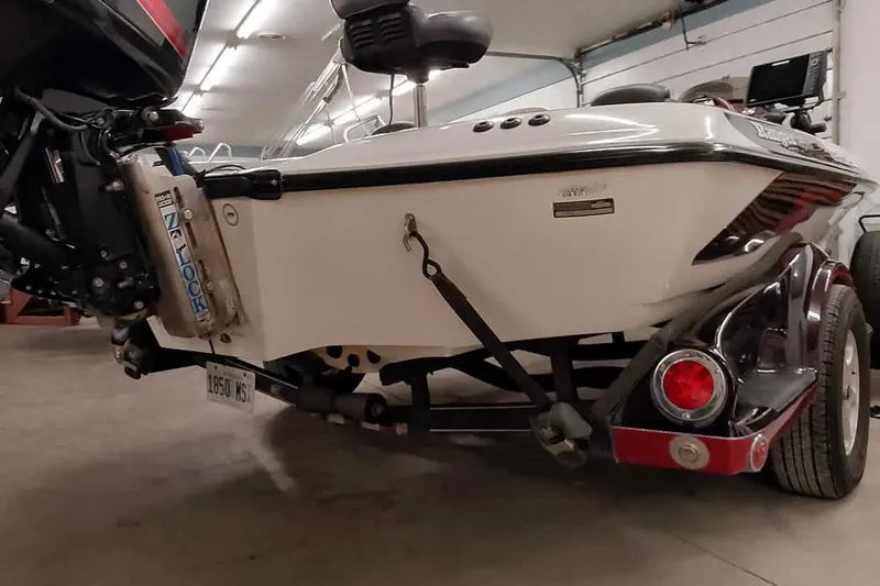 Slide: The Image of 2005 Ranger 185 VX boat on trailer in a garage setting. - 14