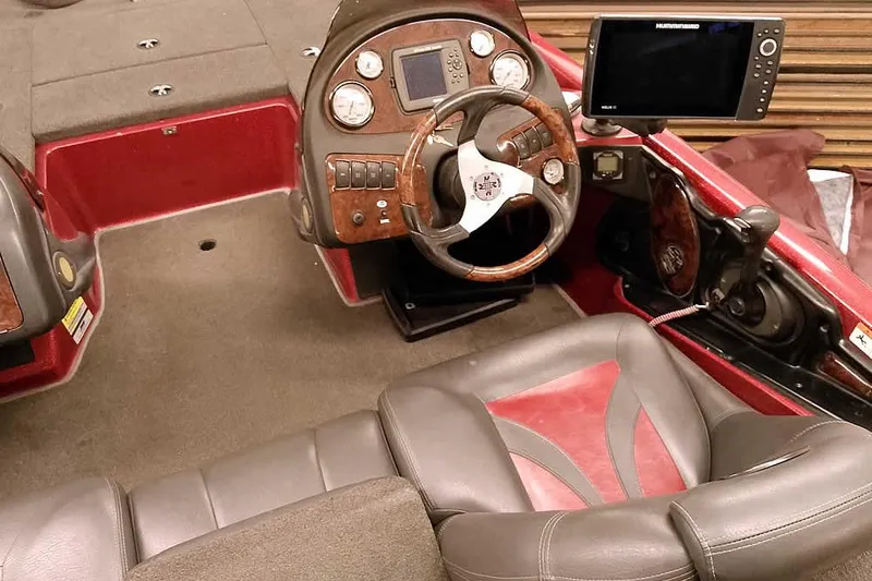 Slide: The Image of 2005 Ranger 185 VX boat interior with steering wheel and navigation system. - 31