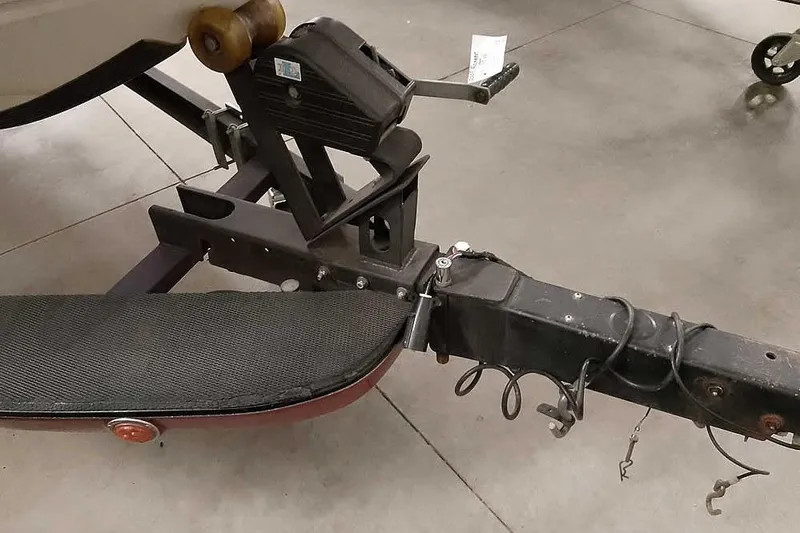 Slide: The Image of Trailer hitch of a 2005 Ranger 185 VX boat on concrete floor. - 6