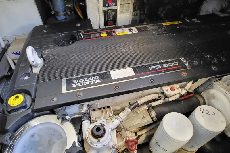 Slide: The Image of Volvo Penta IPS 800 engine in a 2008 Marquis 40 SC yacht. - 25
