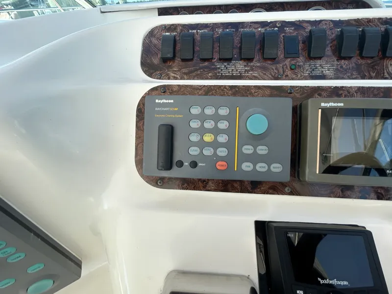 Slide: The Image of Sea Ray 400 SUNDANCER 1998 - 24