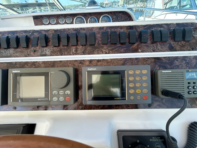 Slide: The Image of Sea Ray 400 SUNDANCER 1998 - 26