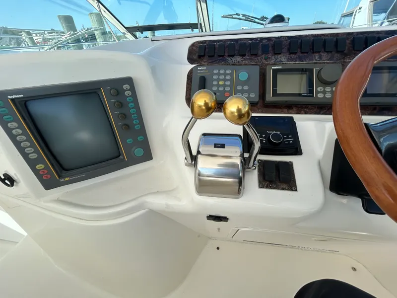 Slide: The Image of Sea Ray 400 SUNDANCER 1998 - 30