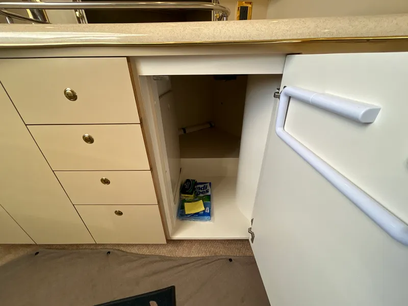 Slide: The Image of Sea Ray 400 SUNDANCER 1998 - 61